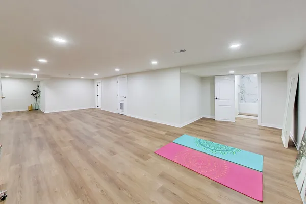 $876,000 | 26 The Court Of Island Point, Northbrook, IL 60062