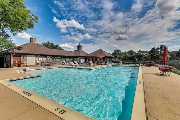 $876,000 | 26 The Court Of Island Point, Northbrook, IL 60062