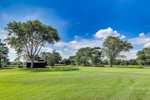 $876,000 | 26 The Court Of Island Point, Northbrook, IL 60062
