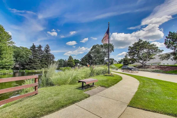 $876,000 | 26 The Court Of Island Point, Northbrook, IL 60062