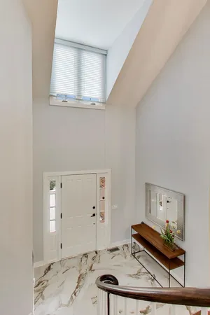 $876,000 | 26 The Court Of Island Point, Northbrook, IL 60062