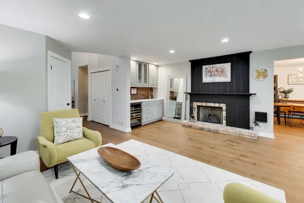 $876,000 | 26 The Court Of Island Point, Northbrook, IL 60062