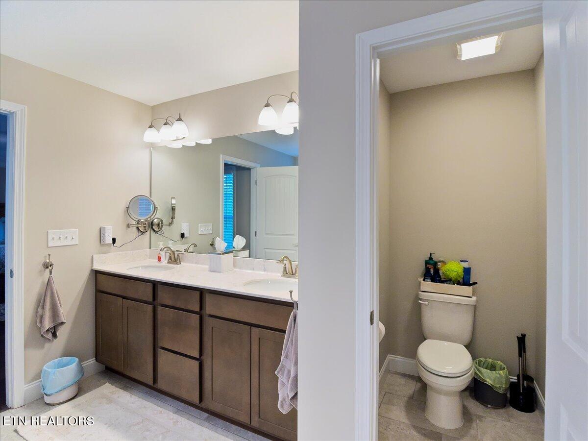 107 Mistletoeberry Road Oak Ridge, TN 37830 - Photo 34 of 60 40-Master Bathroom