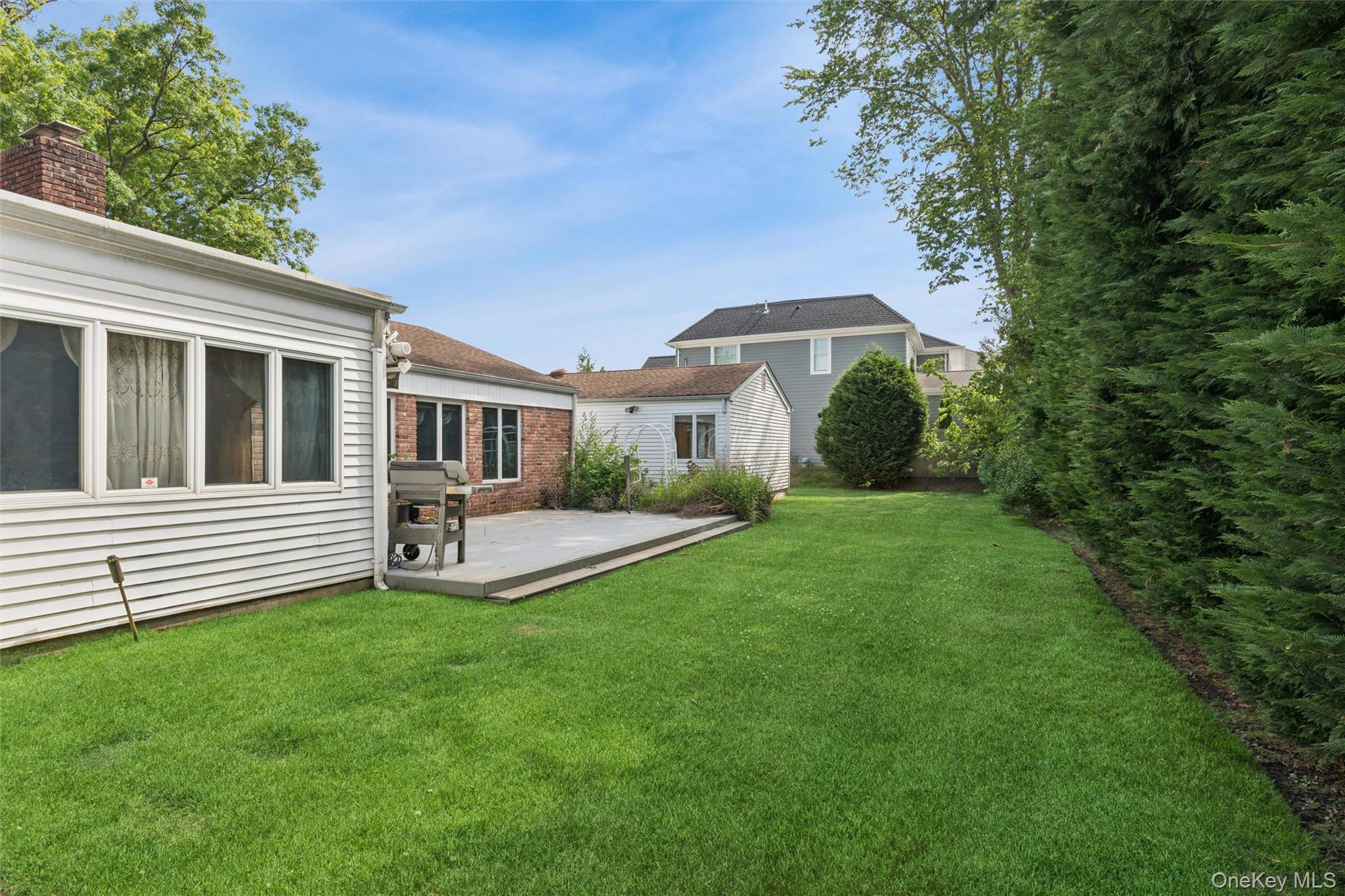 72 Lake End Road Merrick, NY 11566 - Photo 39 of 43