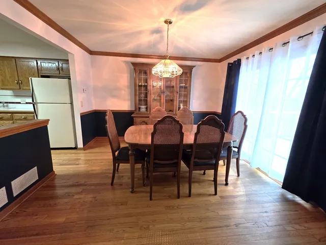 $394,900 | 27W225 Ash Court, Winfield, IL 60190