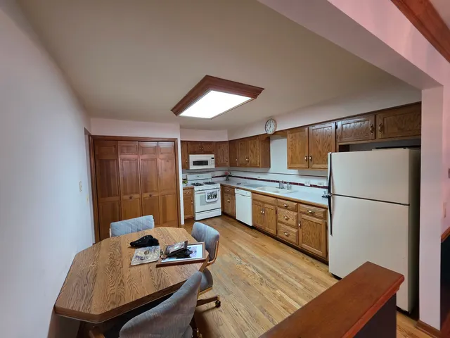 $394,900 | 27W225 Ash Court, Winfield, IL 60190