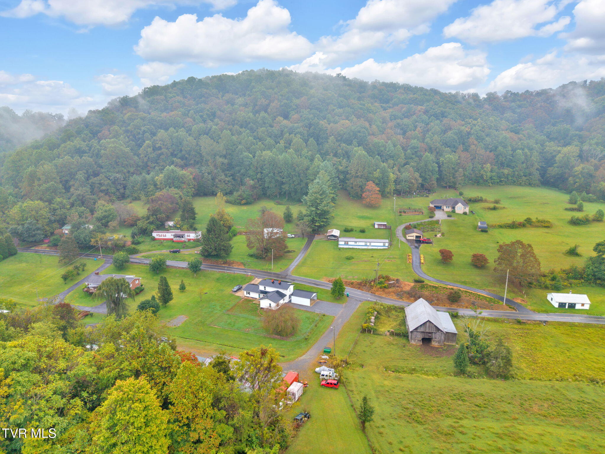 530 Deck Valley Road Bristol, TN 37620 - Photo 24 of 44 7-web-or-mls-DJI_20250924113000_0013_D