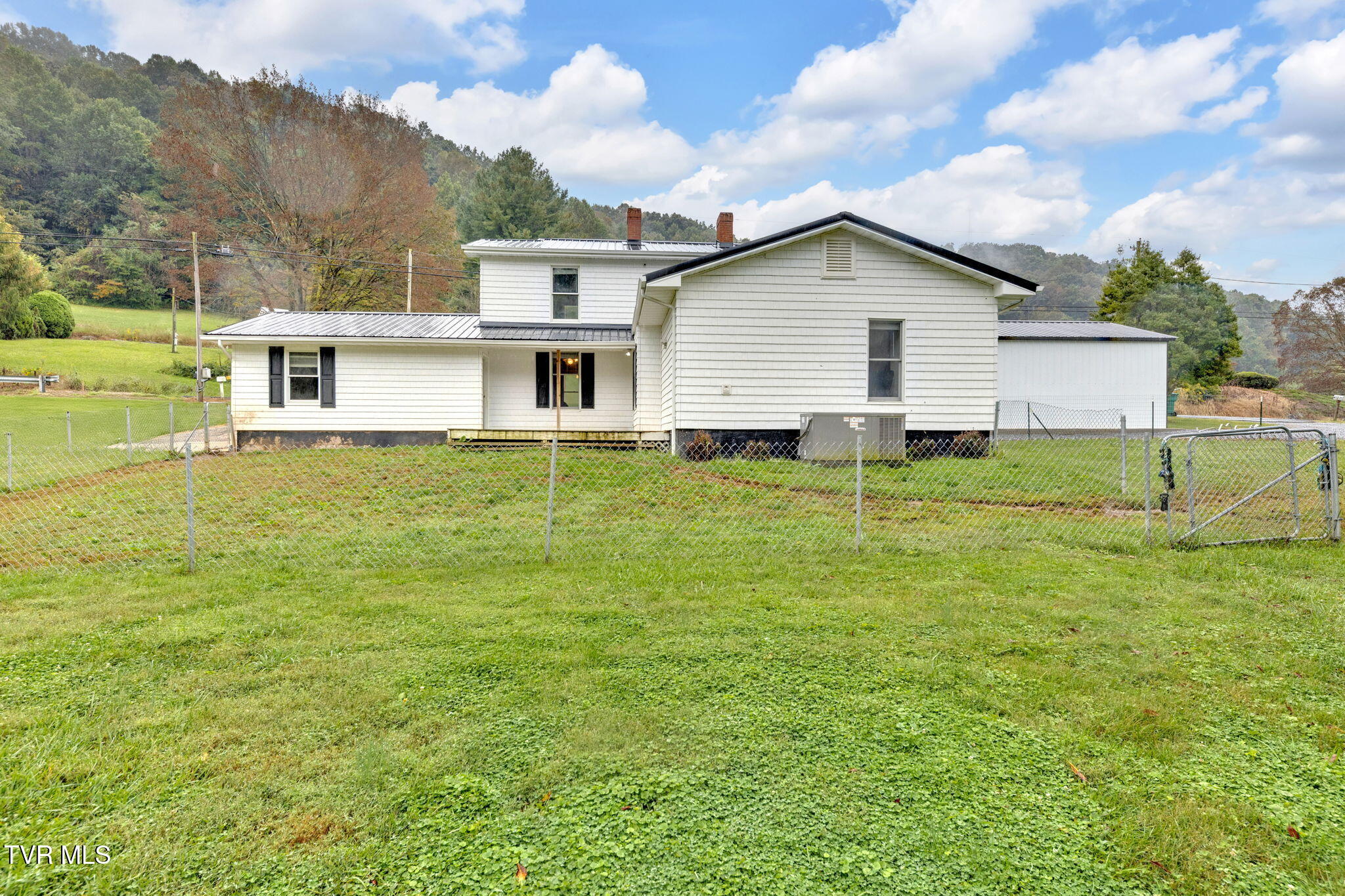 530 Deck Valley Road Bristol, TN 37620 - Photo 30 of 44 17-web-or-mls-M50A9693