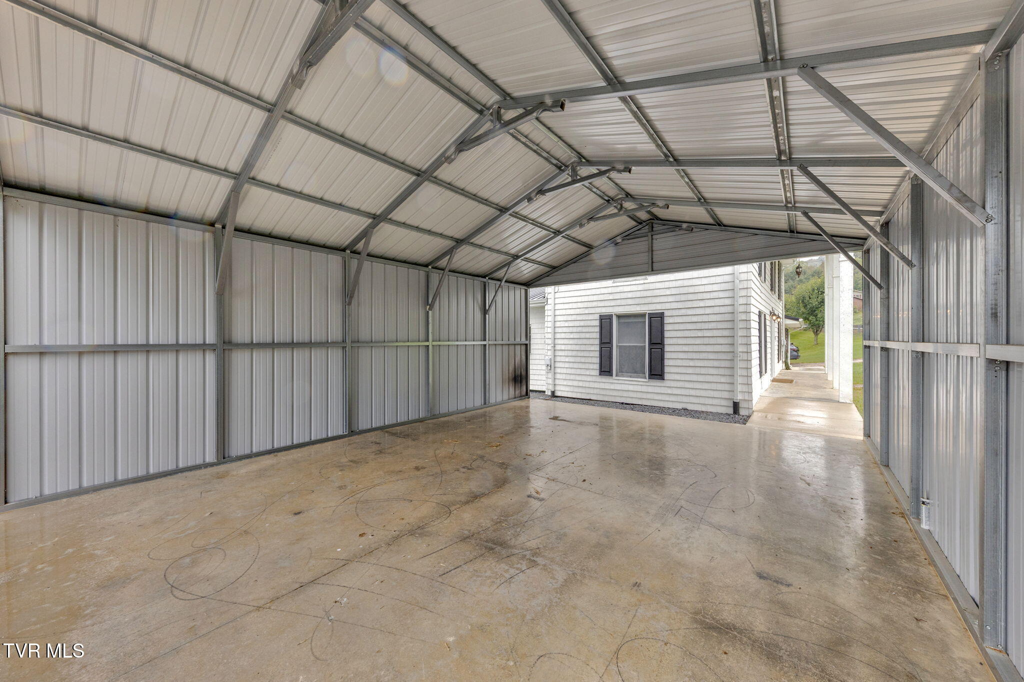 530 Deck Valley Road Bristol, TN 37620 - Photo 33 of 44 24-web-or-mls-M50A9714