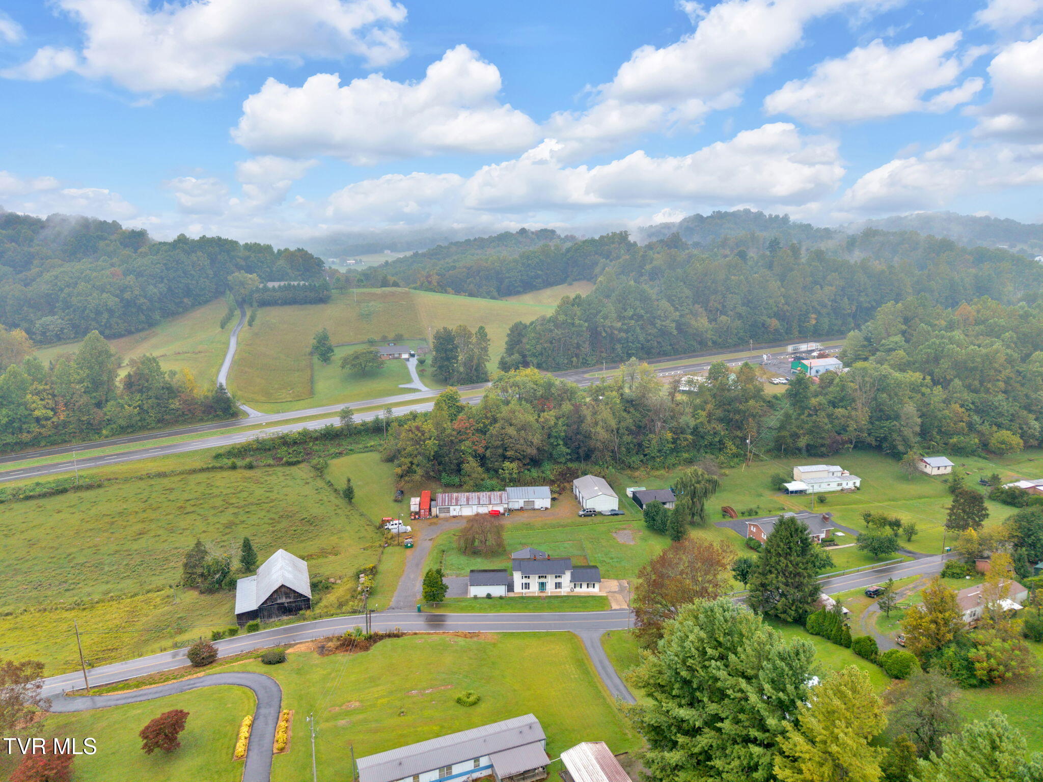 530 Deck Valley Road Bristol, TN 37620 - Photo 36 of 44 29-web-or-mls-DJI_20250924113048_0022_D