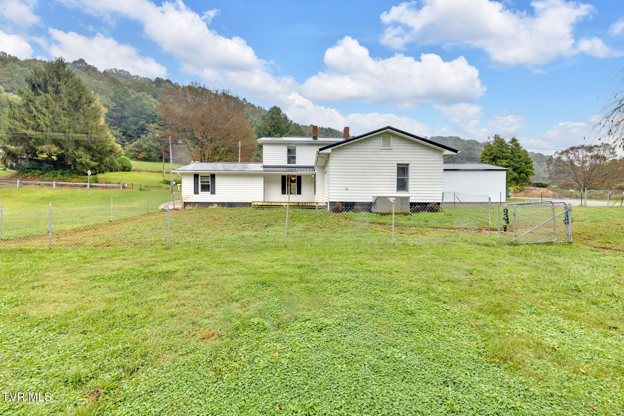 530 Deck Valley Road Bristol, TN 37620 - Photo 40 of 44 40-web-or-mls-M50A9690