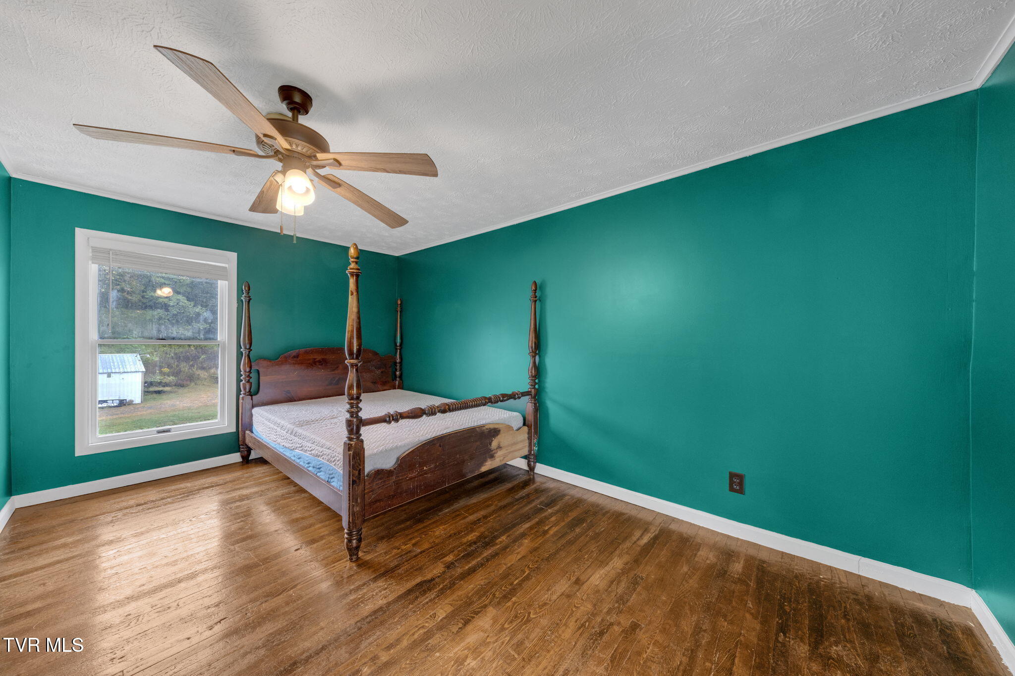 530 Deck Valley Road Bristol, TN 37620 - Photo 6 of 44 23-web-or-mls-M50A9654