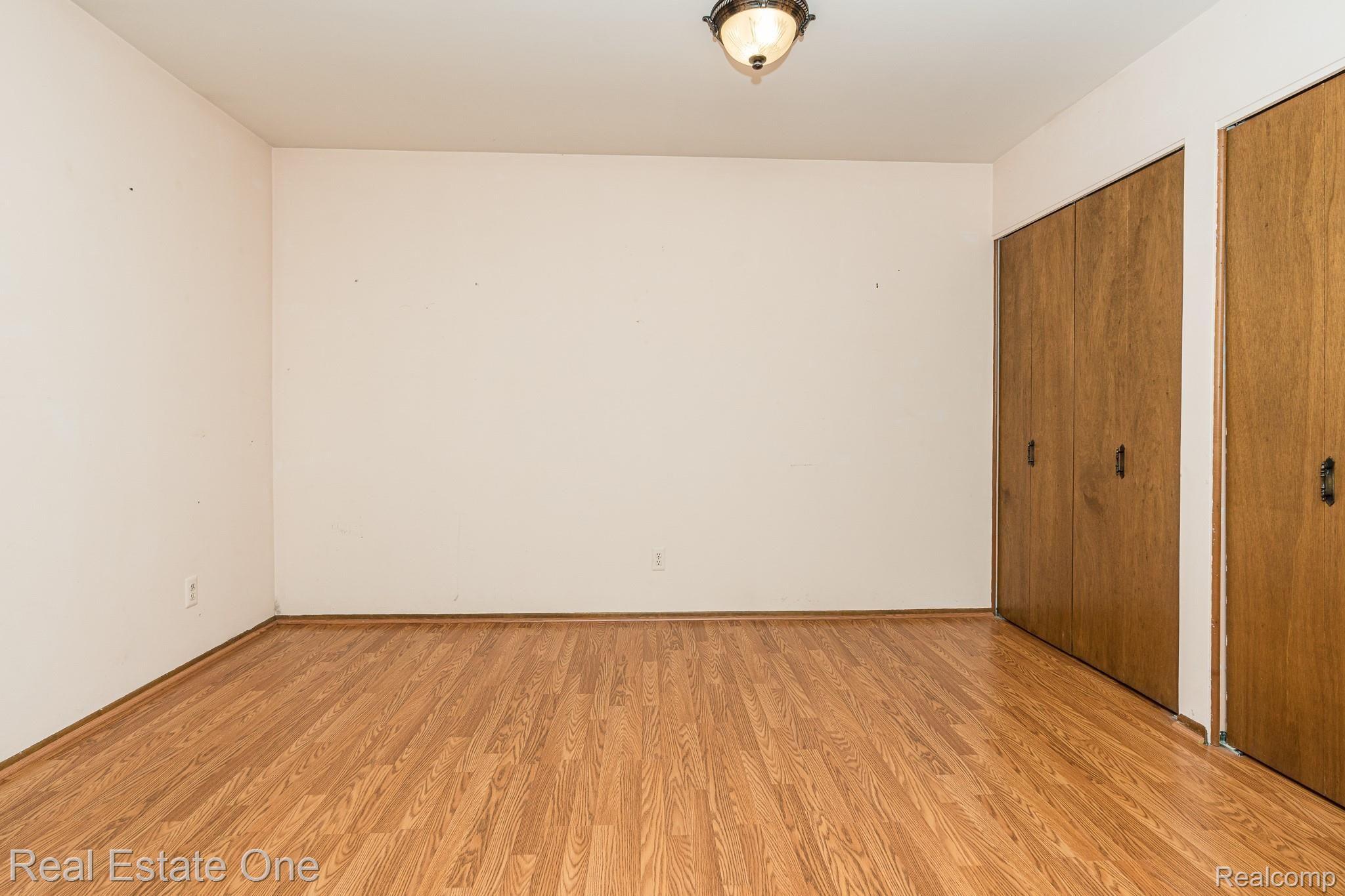 267 Arizona Avenue Rochester, MI 48309 - Photo 21 of 39 Dual Closets in Master Bedroom - Second Floor