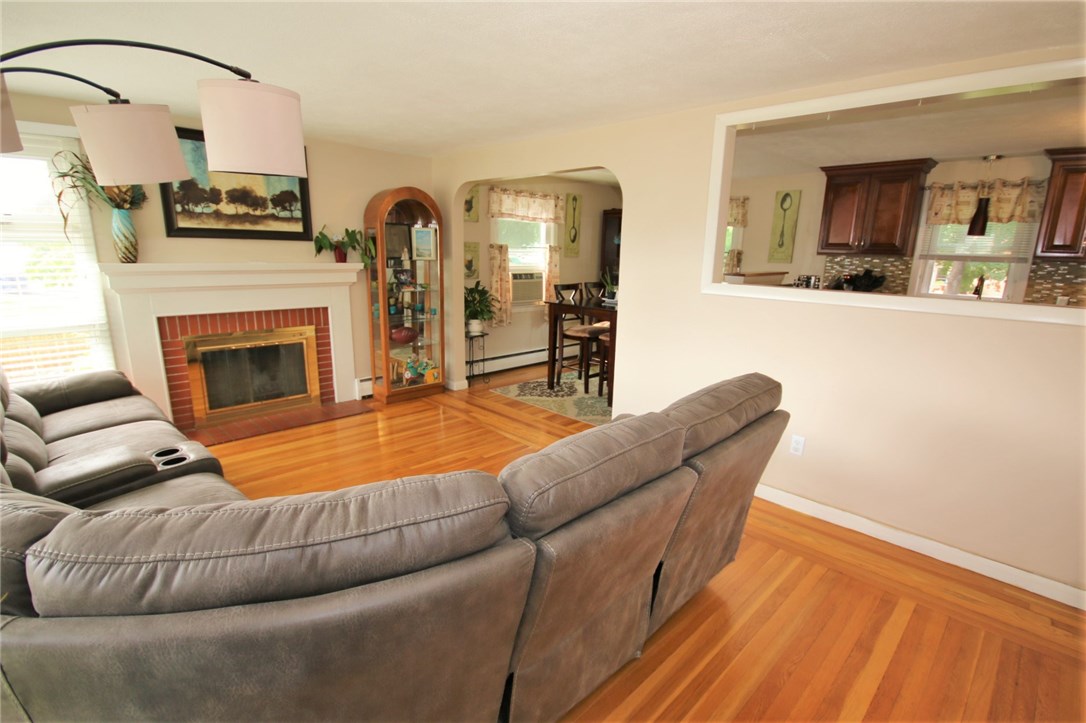 44 Deborah Road Warwick, RI 02888 - Photo 3 of 13 Gallery Image 3