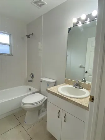 $2,400 | 10020 North Connechusett Road, Tampa, FL 33617