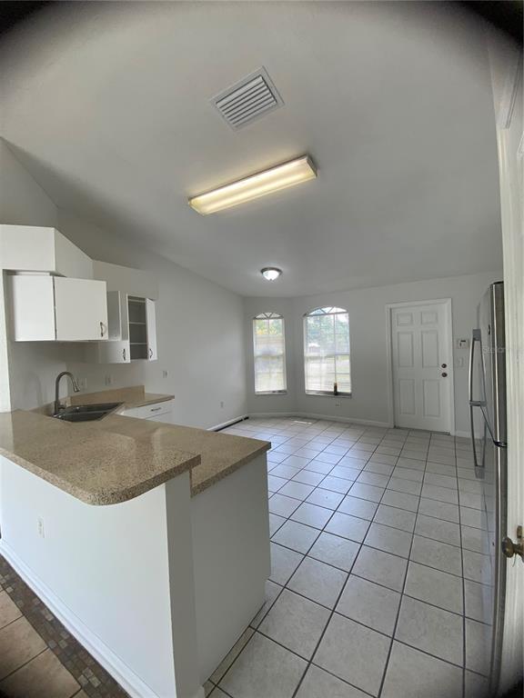 10020 North Connechusett Road Tampa, FL 33617 - Photo 2 of 15