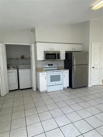 $2,400 | 10020 North Connechusett Road, Tampa, FL 33617