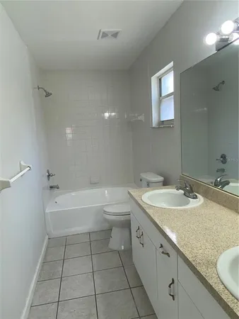 $2,400 | 10020 North Connechusett Road, Tampa, FL 33617