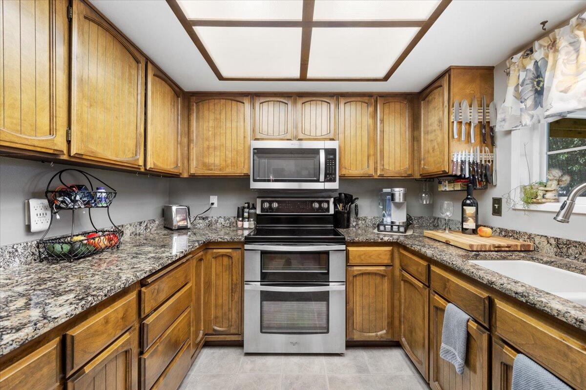 661 Prairie Court Central Point, OR 97502 - Photo 12 of 32 14-D9A3825