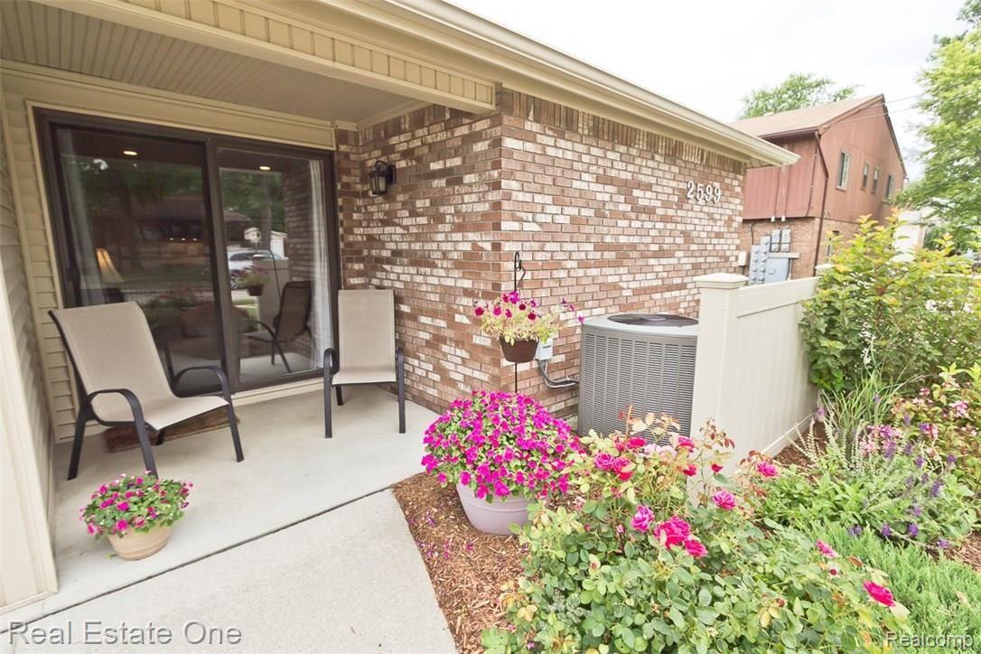 2599 Columbia Road, Unit 10 Berkley, MI 48072 - Photo 22 of 25 IMG_6272.jpg