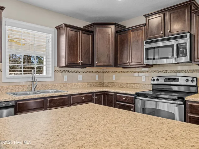 $324,900 | 835 Solomon Drive, Jacksonville, NC 28546