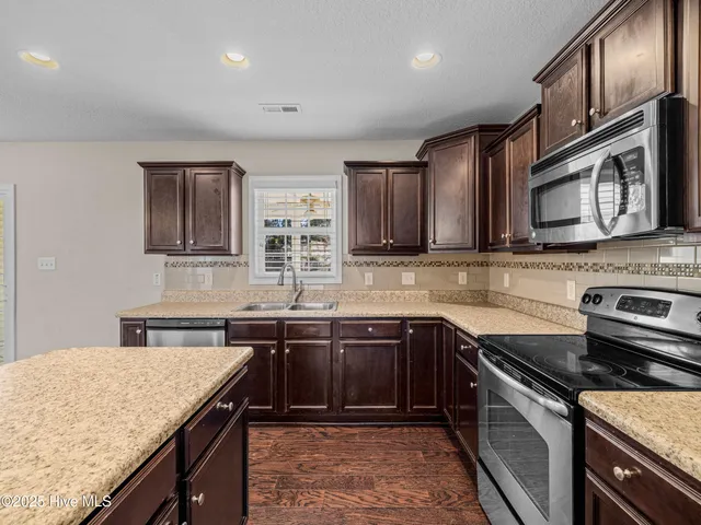 $324,900 | 835 Solomon Drive, Jacksonville, NC 28546