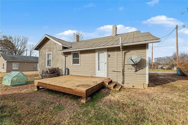 $189,900 | 141 West Noell Avenue, Denton, NC 27239