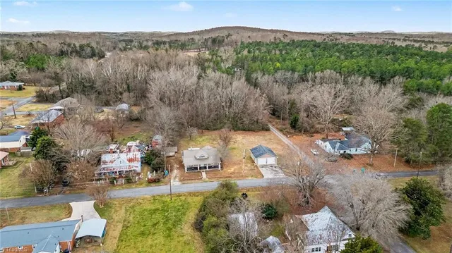 $189,900 | 141 West Noell Avenue, Denton, NC 27239