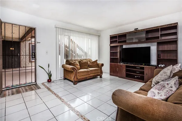 $479,999 | 967 South Citron Street, Anaheim, CA 92805