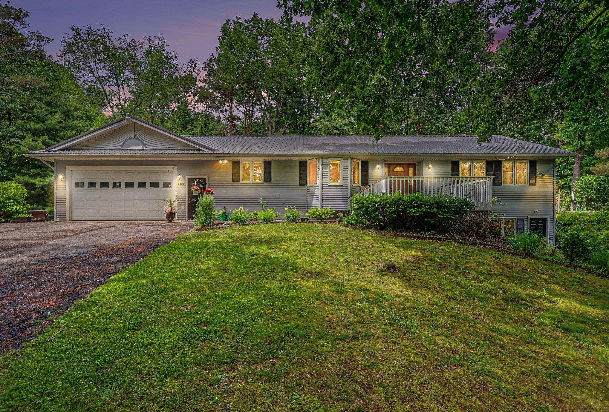 2985 West Kirby Road Battle Creek, MI 49017 - Photo 1 of 31 001_file_2696