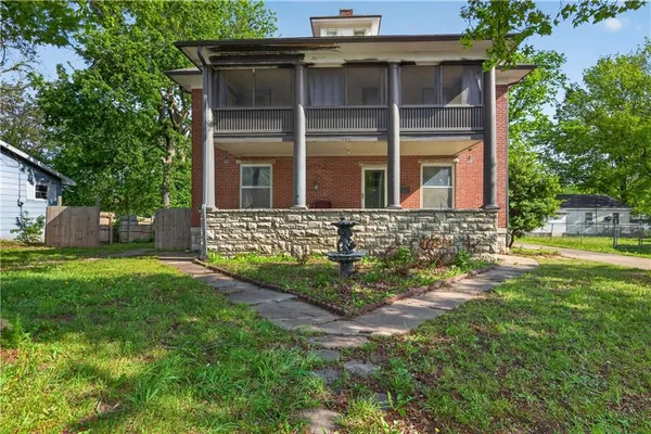 $205,000 | 612 West Cherry Street, Nevada, MO 64772