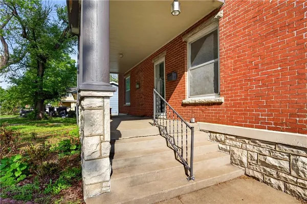 $205,000 | 612 West Cherry Street, Nevada, MO 64772