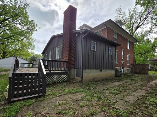 $205,000 | 612 West Cherry Street, Nevada, MO 64772