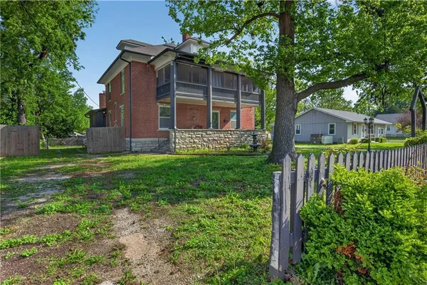 $205,000 | 612 West Cherry Street, Nevada, MO 64772