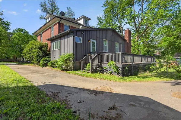 $205,000 | 612 West Cherry Street, Nevada, MO 64772