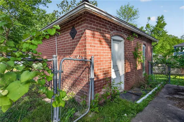 $205,000 | 612 West Cherry Street, Nevada, MO 64772