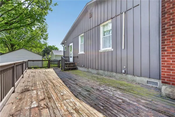 $205,000 | 612 West Cherry Street, Nevada, MO 64772