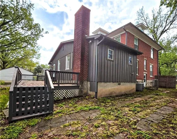 $205,000 | 612 West Cherry Street, Nevada, MO 64772