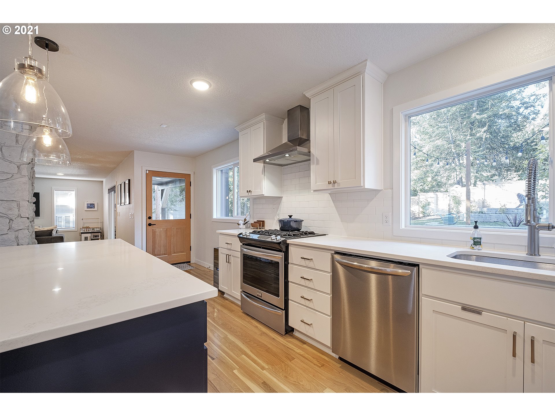 10421 Southwest 14th Drive Portland, OR 97219 - Photo 11 of 32 Gallery Image 11