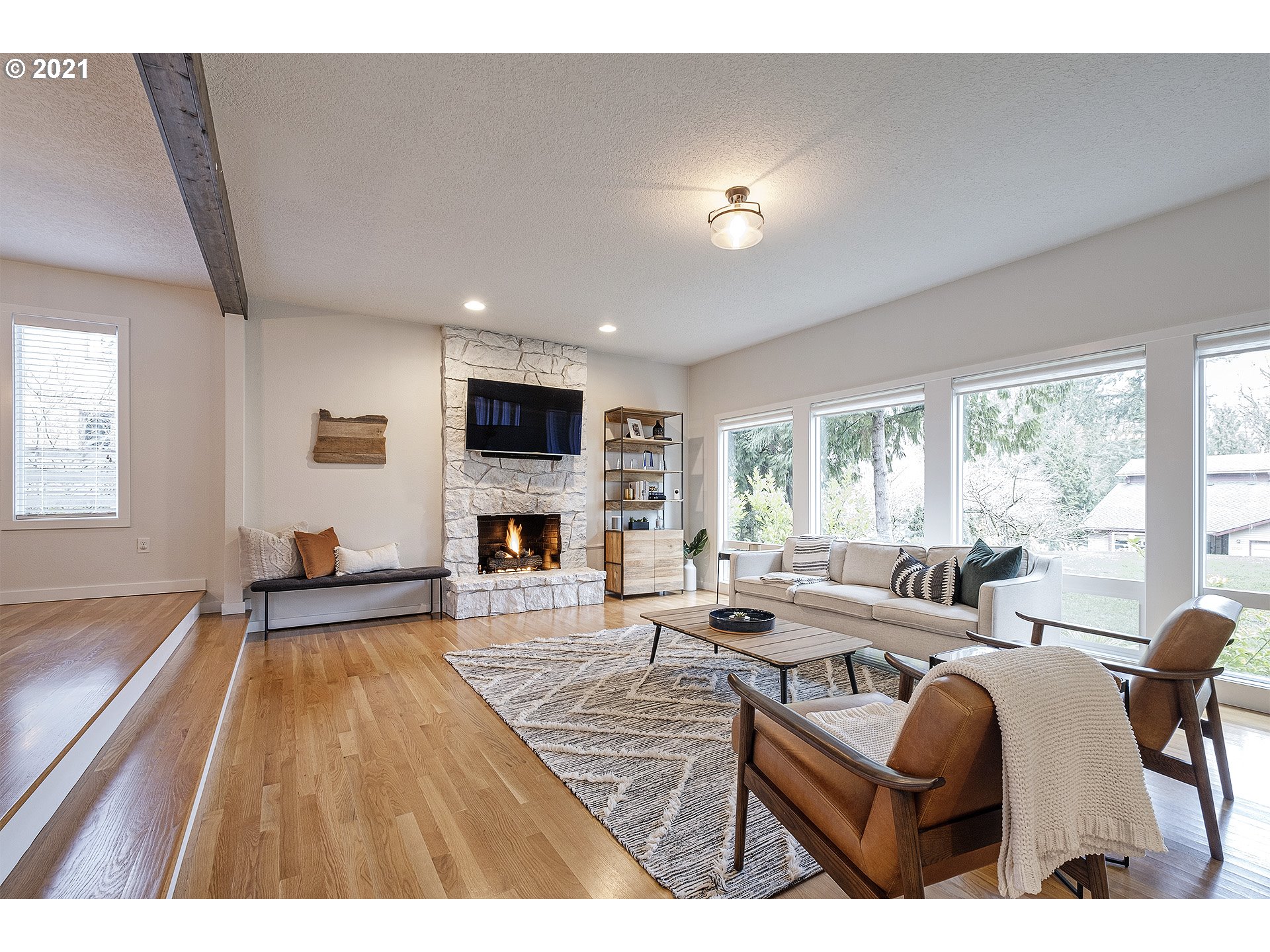 10421 Southwest 14th Drive Portland, OR 97219 - Photo 3 of 32 Gallery Image 3