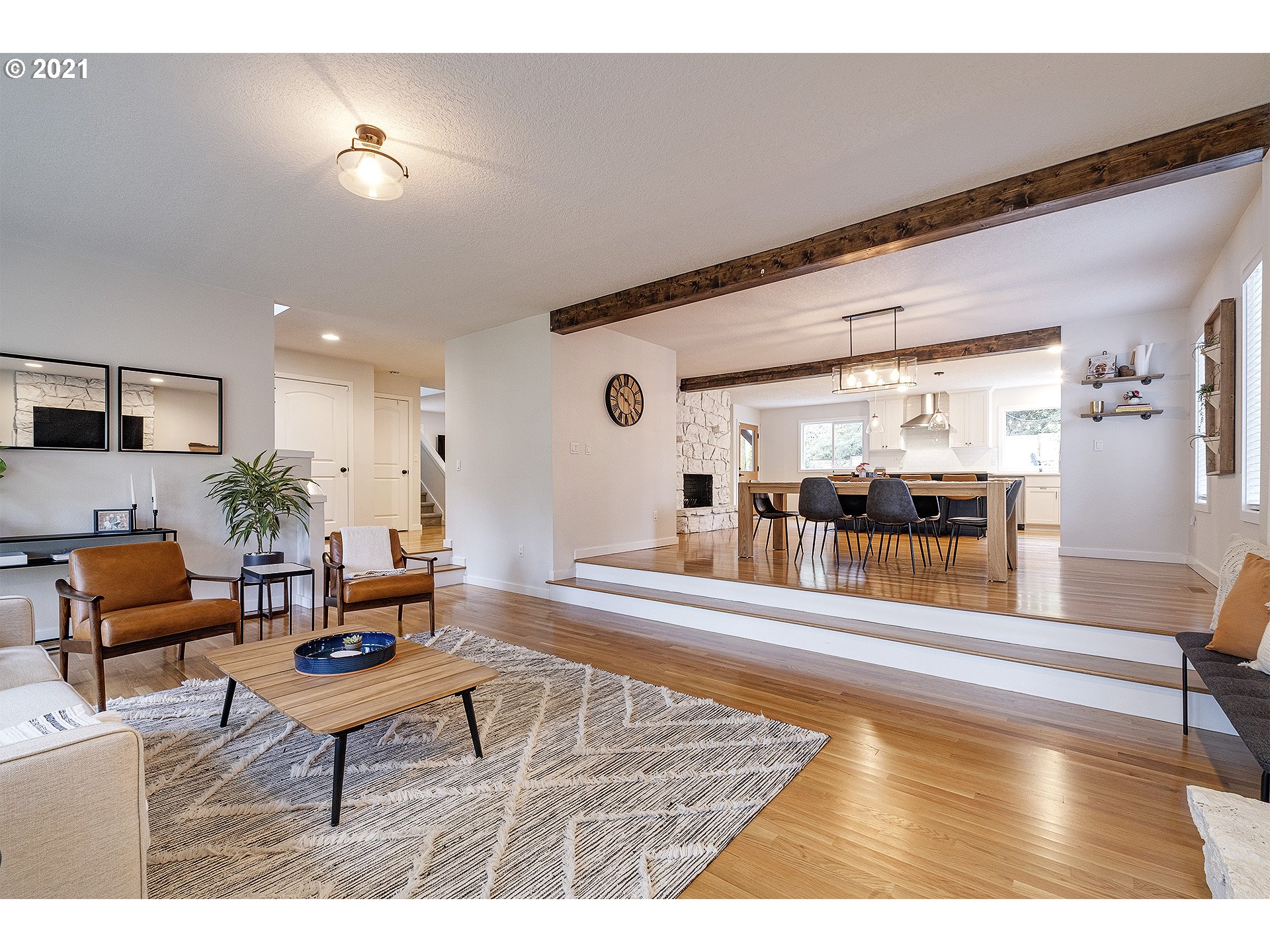10421 Southwest 14th Drive Portland, OR 97219 - Photo 4 of 32 Gallery Image 4