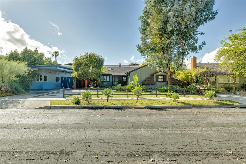 5425 Halbrent Avenue Sherman Oaks, CA 91411 - Photo 3 of 31