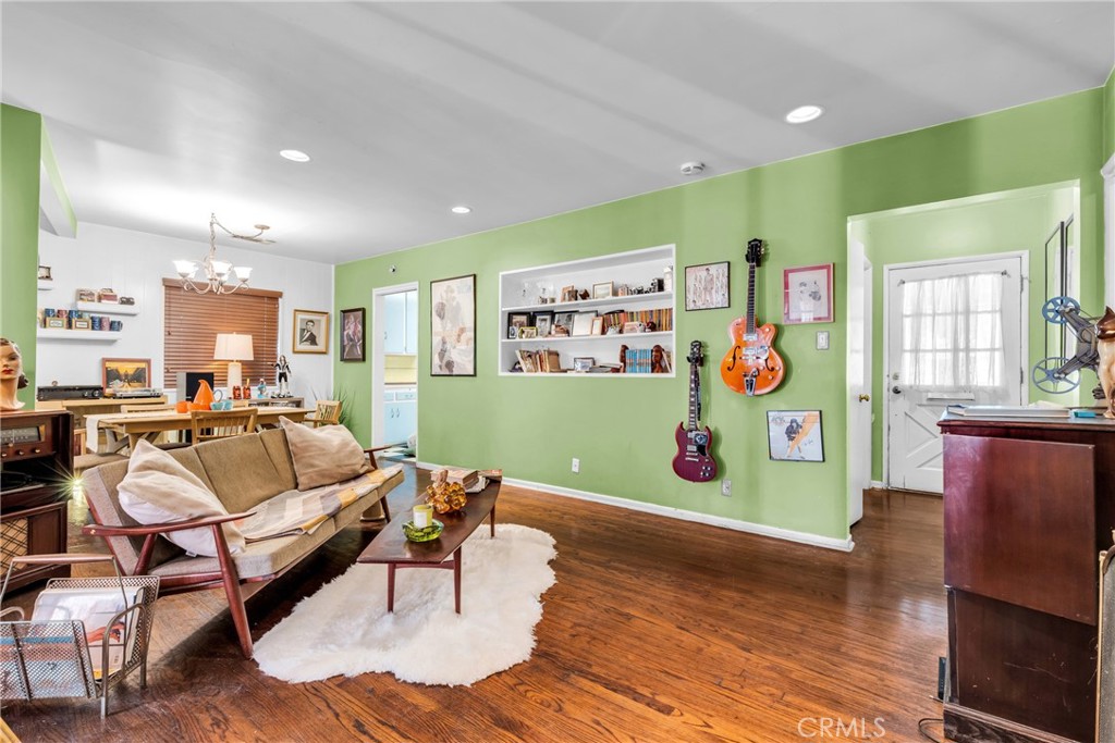 5425 Halbrent Avenue Sherman Oaks, CA 91411 - Photo 5 of 31