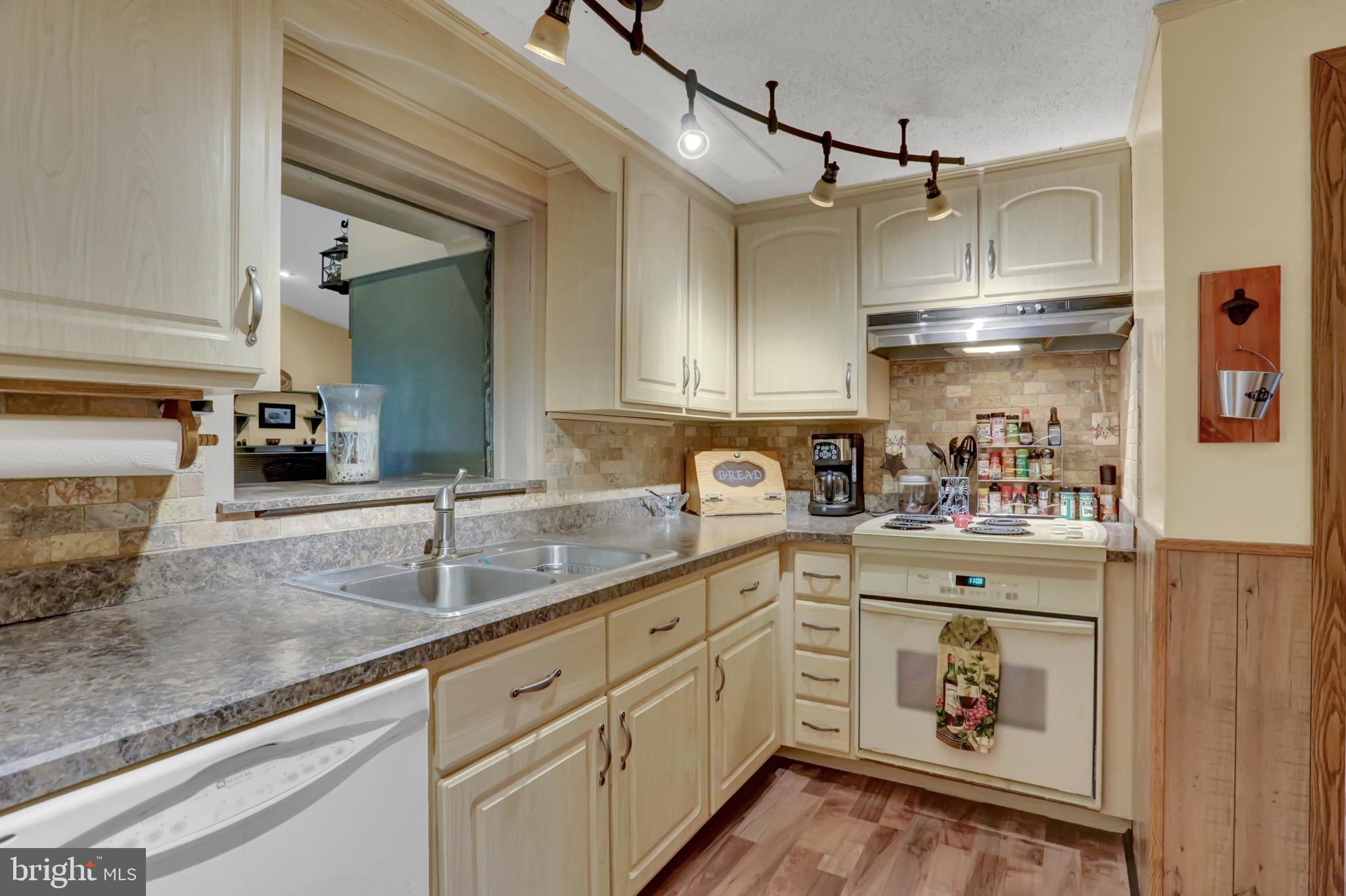198 Eastbrook Road Smoketown, PA 17602 - Photo 15 of 35 a kitchen with cabinets and window