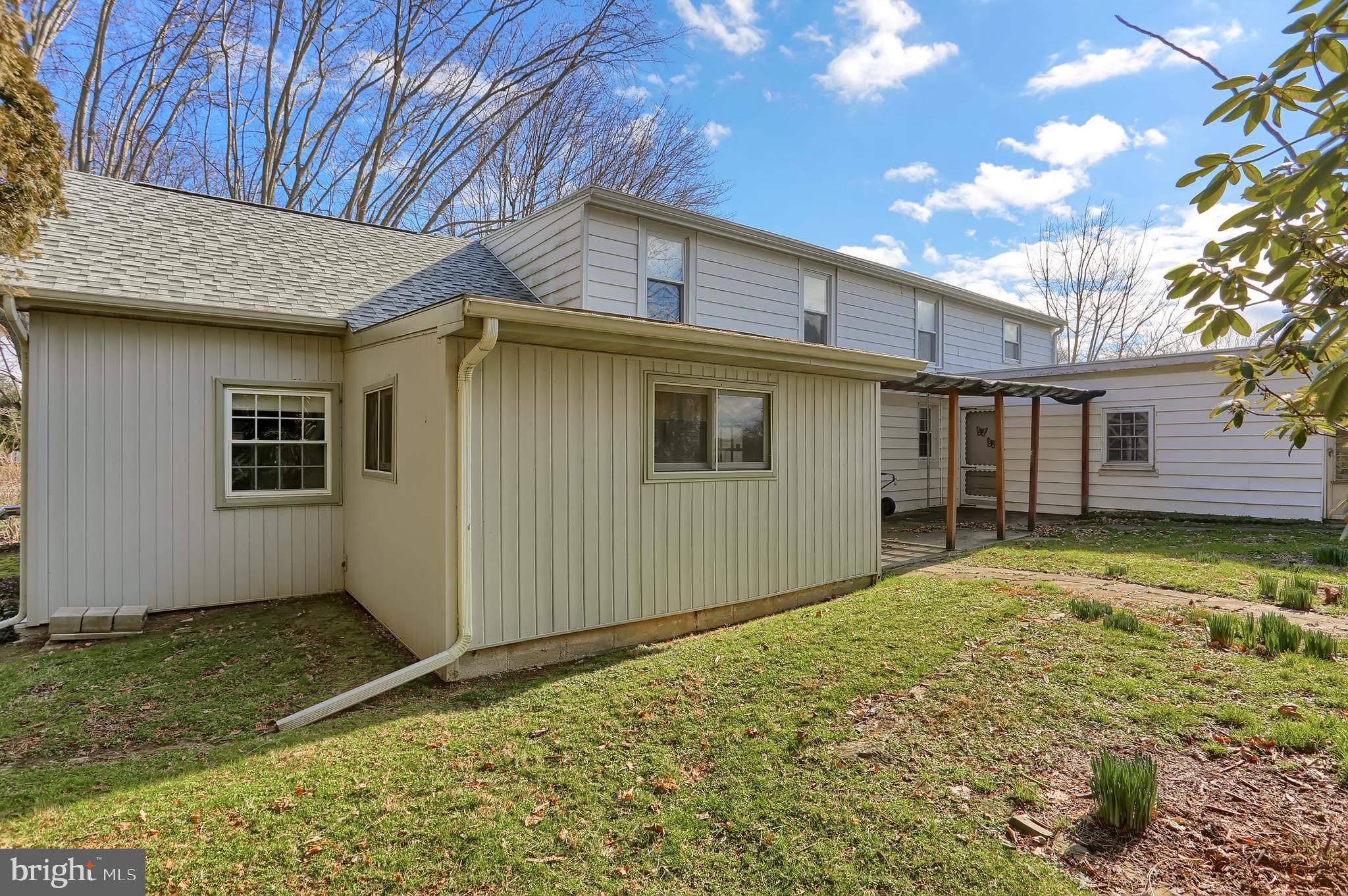 198 Eastbrook Road Smoketown, PA 17602 - Photo 31 of 35 a backyard of a house
