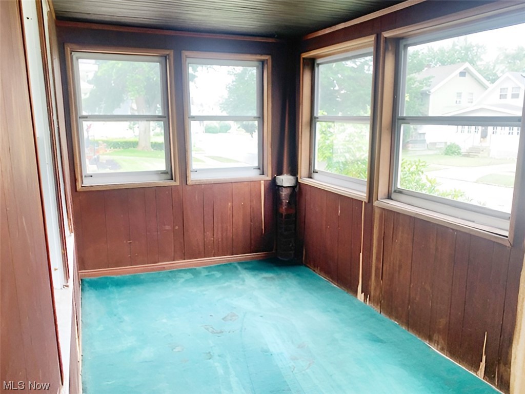 4633 Burleigh Road Cleveland, OH 44125 - Photo 8 of 26 Back enclosed porch