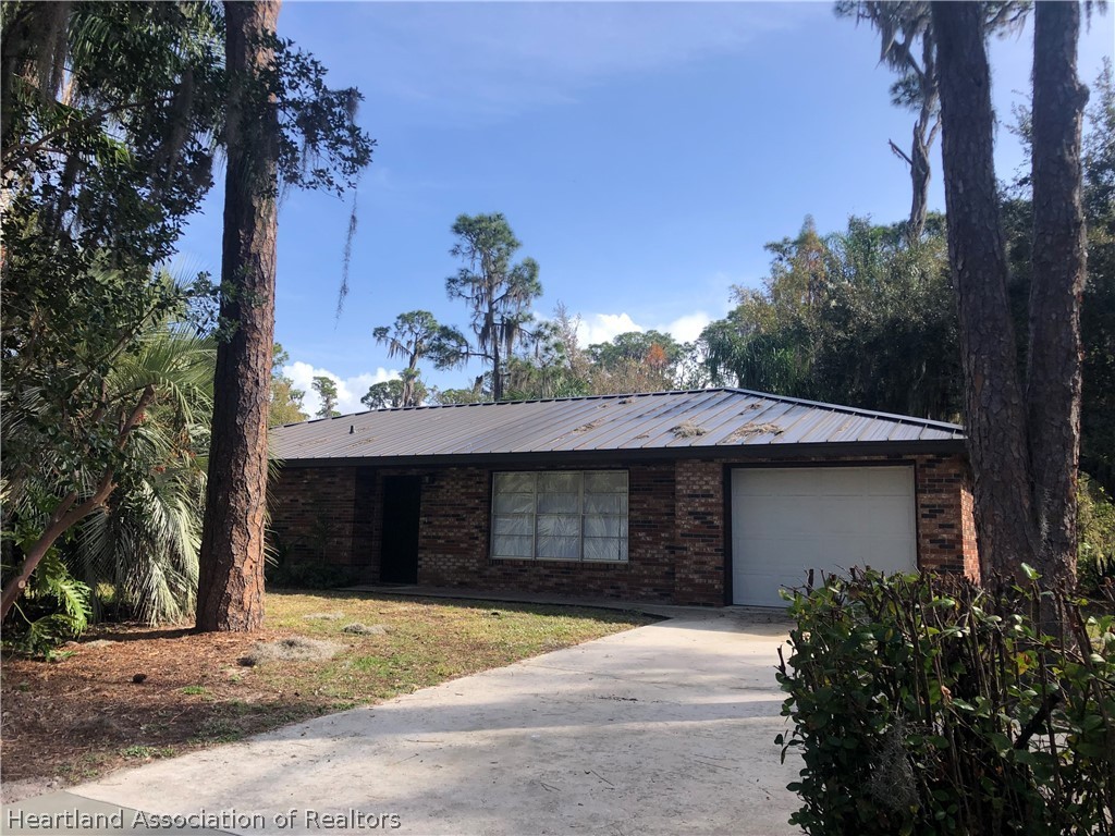 609 Lin Road Sebring, FL 33876 - Photo 1 of 27 Gallery Image 1