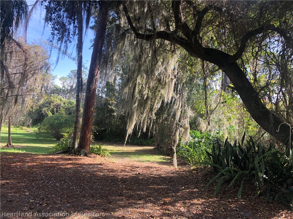 609 Lin Road Sebring, FL 33876 - Photo 5 of 27 Gallery Image 5