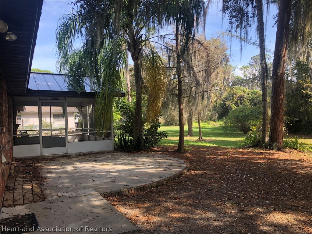 609 Lin Road Sebring, FL 33876 - Photo 6 of 27 Gallery Image 6