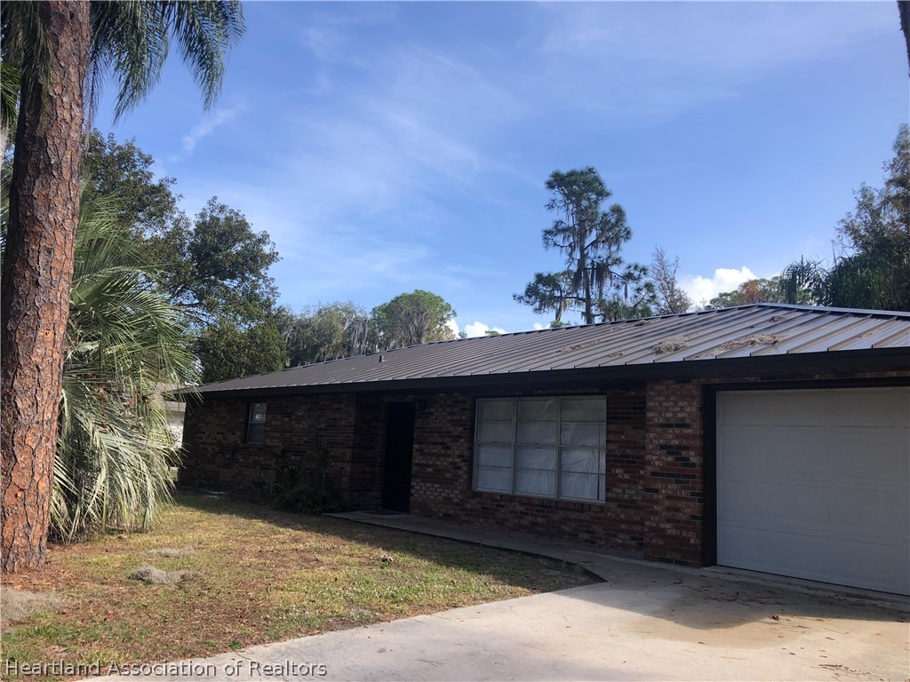 609 Lin Road Sebring, FL 33876 - Photo 7 of 27 Gallery Image 7